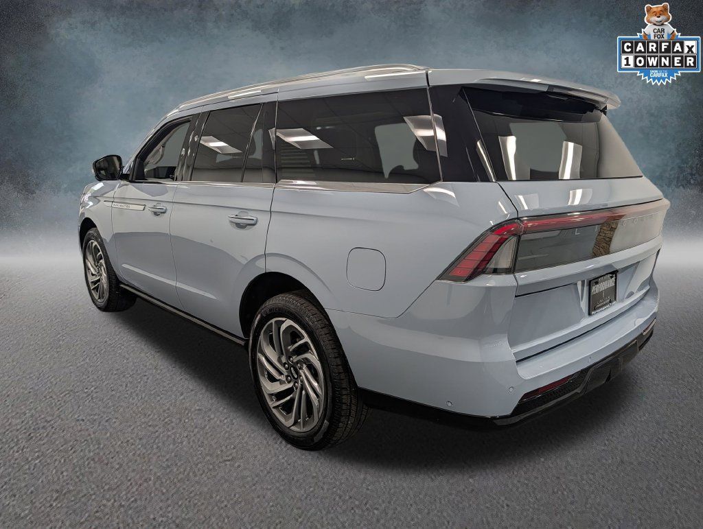 Used 2025 Lincoln Navigator Reserve AWD/4WD image 7