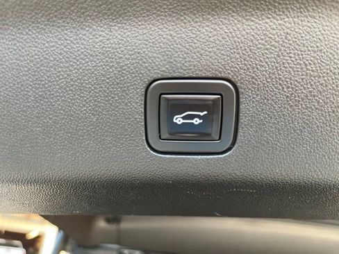 Used 2021 Chevrolet Tahoe Z71 w/ Rear Media and Nav Package AWD/4WD image 9