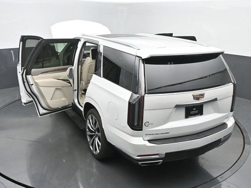 Certified 2025 Cadillac Escalade Premium Luxury Platinum AWD/4WD image 64