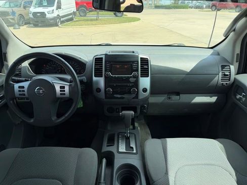 Used 2017 Nissan Frontier SV RWD image 19