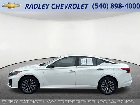 Used 2025 Nissan Altima 2.5 SV FWD image 16