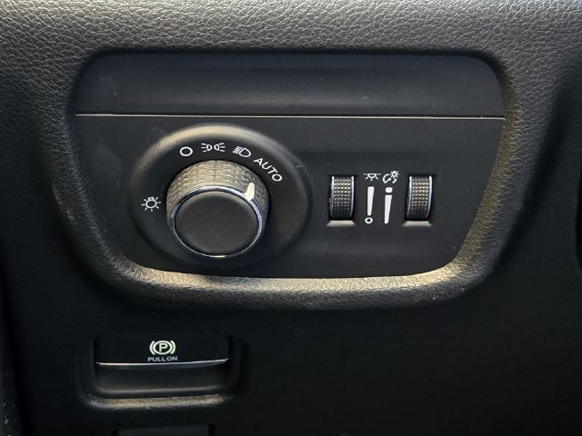Used 2024 Jeep Grand Cherokee L Altitude AWD/4WD image 21