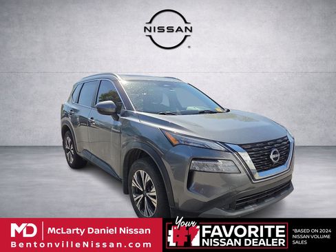 Used 2022 Nissan Rogue SV w/ SV Premium Package image 1