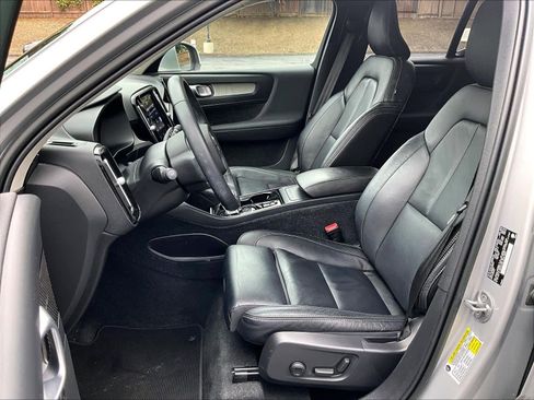 Used 2023 Volvo XC40 B5 Ultimate AWD/4WD image 28