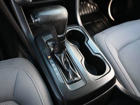 Used 2020 Chevrolet Colorado W/T RWD image 9