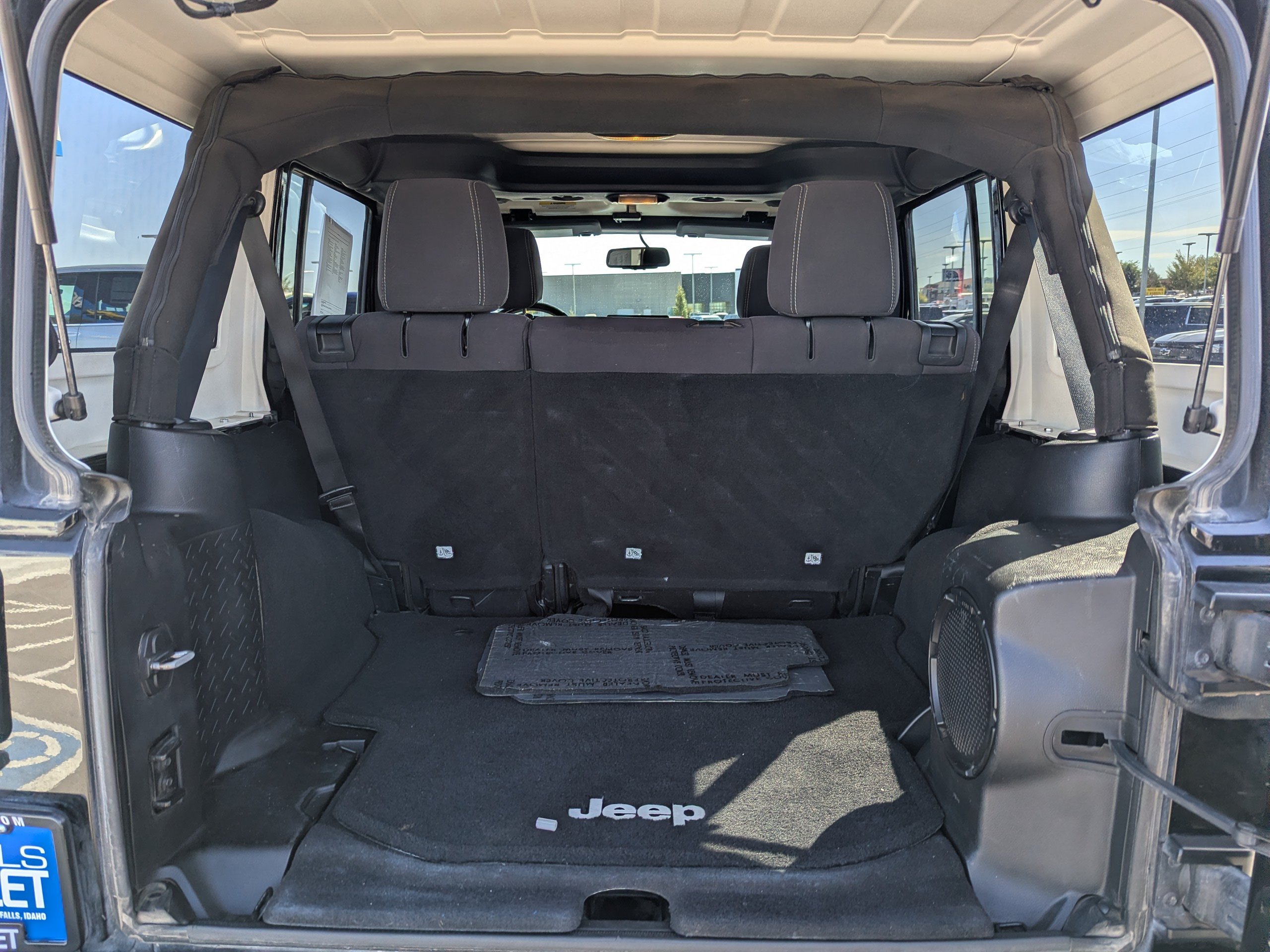 Used 2013 Jeep Wrangler Unlimited Sahara w/ Connectivity Group AWD/4WD image 30