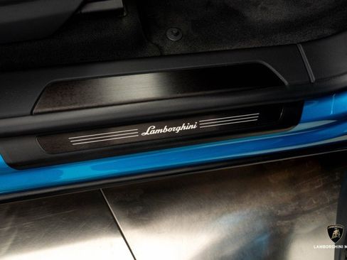 Used 2025 Lamborghini Urus SE image 40