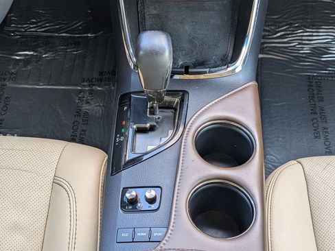 Used 2013 Toyota Avalon Limited image 18