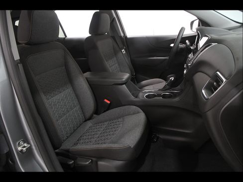 Certified 2024 Chevrolet Equinox LT FWD image 17