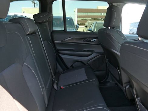 Used 2025 Jeep Grand Cherokee Laredo RWD image 23