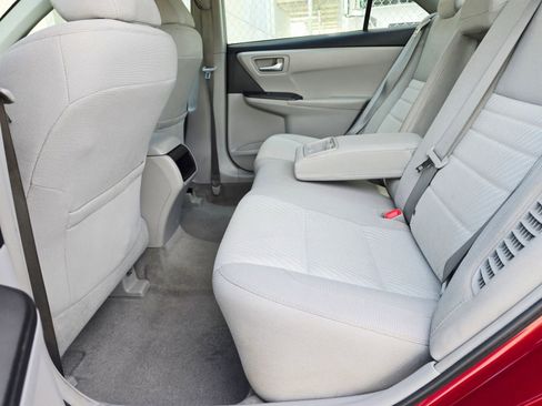 Used 2017 Toyota Camry LE FWD image 38