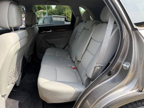 Used 2011 Kia Sorento 2WD image 12