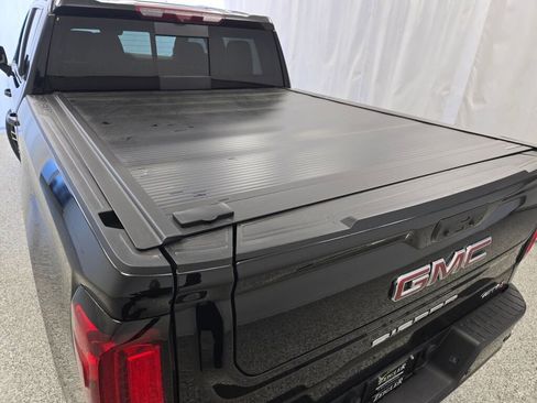 Used 2025 GMC Sierra 1500 AT4 w/ AT4 Premium Package AWD/4WD image 18