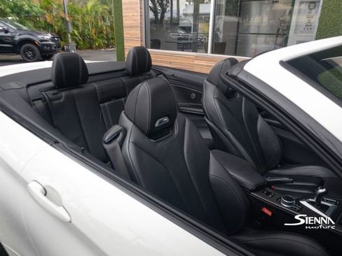 Used 2017 BMW M4 Convertible image 16