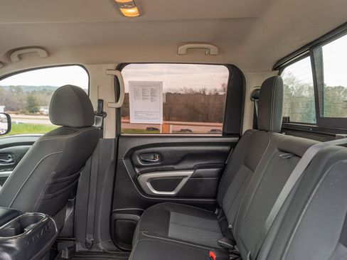 Used 2018 Nissan Titan SV w/ SV Convenience Package image 18