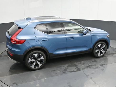 New 2025 Volvo XC40 B5 Core w/ Climate Package image 32
