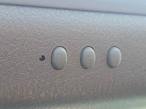 Used 2005 Ford Thunderbird RWD image 28