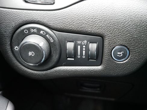 Used 2019 Jeep Cherokee Limited w/ Trailer Tow Group image 26