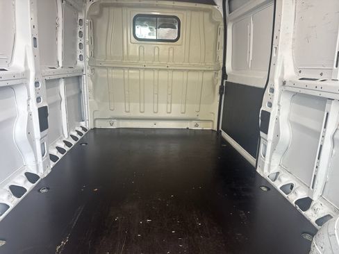 Used 2020 RAM ProMaster 2500 w/ Interior Convenience Group FWD image 11