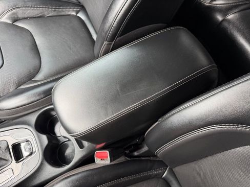 Used 2023 Jeep Cherokee Altitude Lux w/ Mopar Interior Package image 24