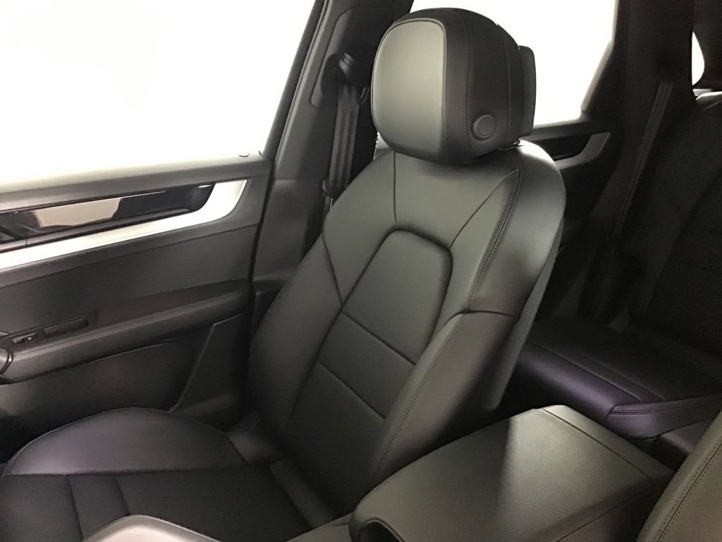 Certified 2024 Porsche Cayenne AWD/4WD image 23