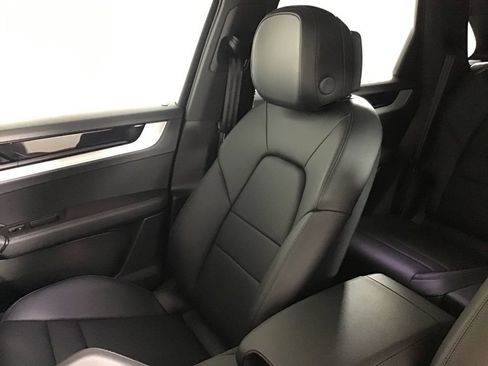 Certified 2024 Porsche Cayenne AWD/4WD image 23