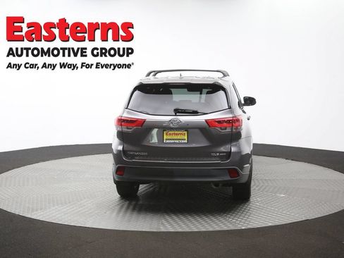 Used 2019 Toyota Highlander XLE AWD/4WD image 42