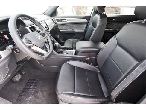 Used 2022 Volkswagen Atlas Cross Sport SE FWD image 9