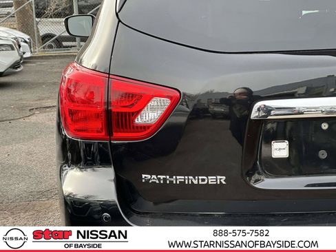 Used 2019 Nissan Pathfinder SV image 11