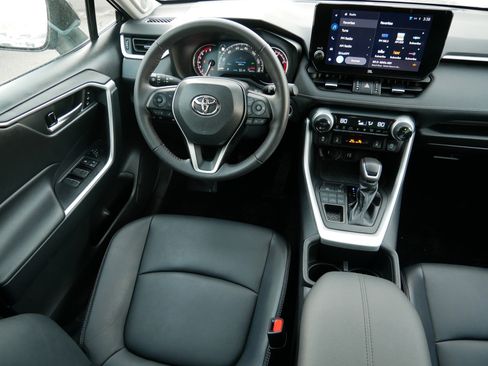 Used 2023 Toyota RAV4 XLE Premium image 9