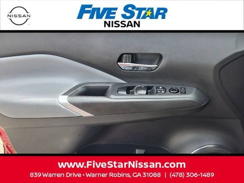 Used 2023 Nissan Kicks SR w/ SR Premium Package FWD image 27