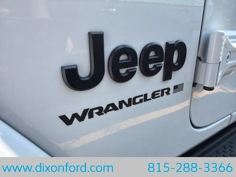 Used 2025 Jeep Wrangler Unlimited Sahara AWD/4WD image 10