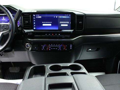 Used 2025 Chevrolet Silverado 2500 LT w/ Convenience Package image 18