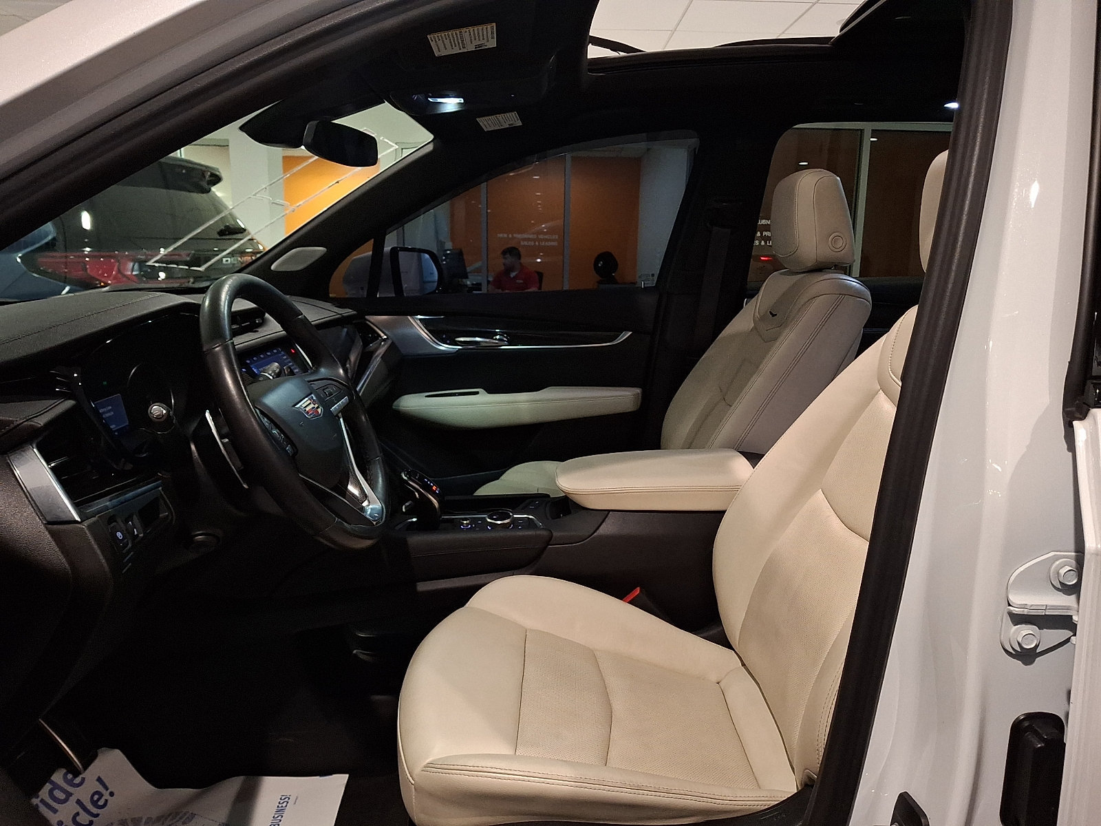 Certified 2023 Cadillac XT6 Sport w/ LPO, Floor Liner Package AWD/4WD image 15