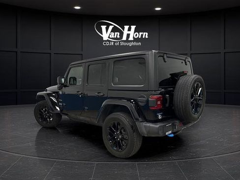 Used 2022 Jeep Wrangler Unlimited Sahara image 3
