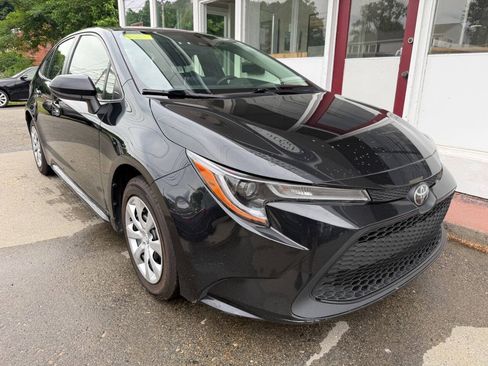 Used 2020 Toyota Corolla LE FWD image 4