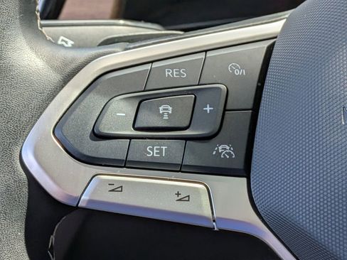 Used 2025 Volkswagen Atlas SE image 29