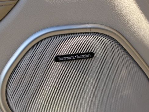 Used 2017 Jeep Grand Cherokee Overland image 12