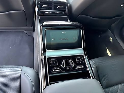 Used 2022 Audi S8 AWD/4WD image 11