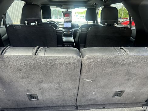 Used 2020 Ford Explorer XLT w/ Equipment Group 202A AWD/4WD image 50