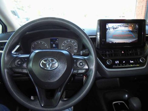 Used 2024 Toyota Corolla LE FWD image 6