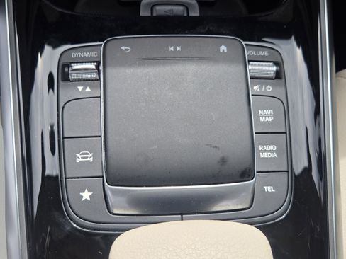 Used 2021 Mercedes-Benz GLB 250 image 23