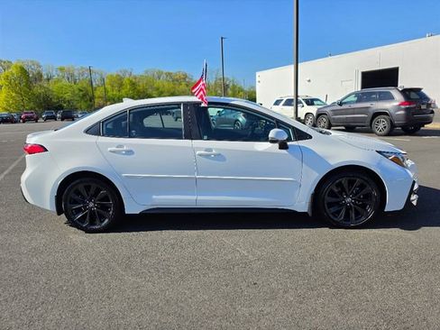 Used 2023 Toyota Corolla SE w/ SE Premium Package FWD image 8