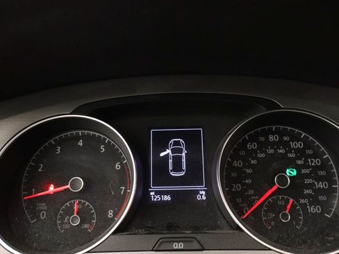 Used 2017 Volkswagen Golf S FWD image 4