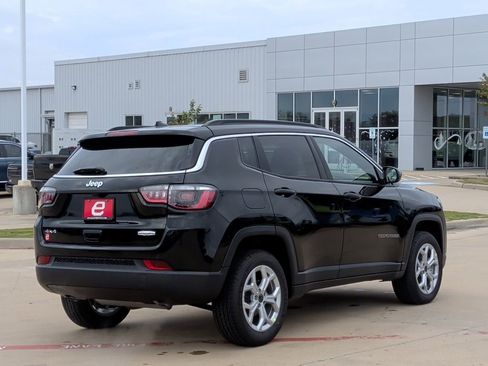 New 2026 Jeep Compass Latitude image 8