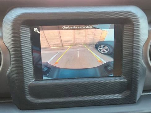 Used 2021 Jeep Gladiator Sport image 6