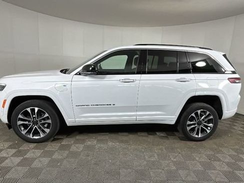 Used 2023 Jeep Grand Cherokee Overland w/ Luxury Tech Group IV AWD/4WD image 5