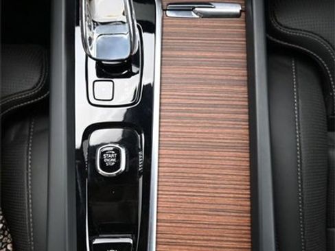 Used 2023 Volvo XC60 B6 Ultimate w/ Protection Package Premier image 10