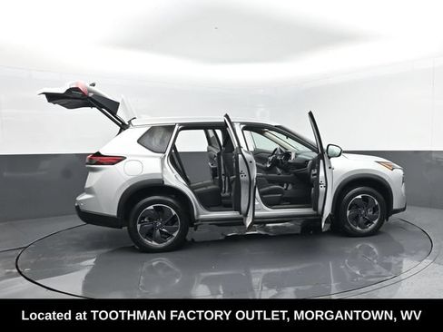 Used 2024 Nissan Rogue SV AWD/4WD image 28