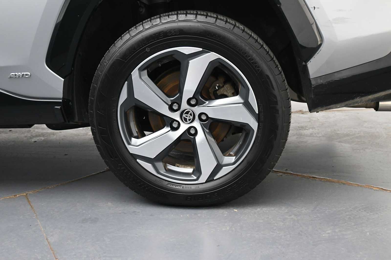 Used 2021 Toyota RAV4 SE w/ Weather & Moonroof Package AWD/4WD image 5